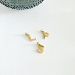 "Soho" 18 karat forgyldt hndlavet bogstav charm