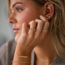 "Mor" gold ring with zirconia stone for mom