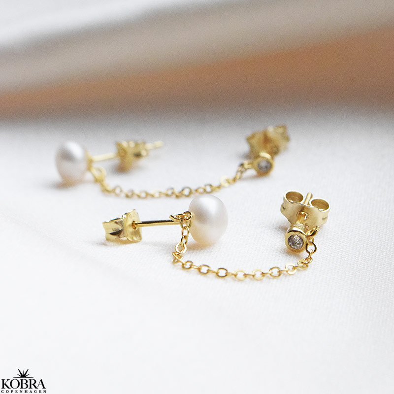 "Audrey" guld reringe med sten og perle til 2 huller