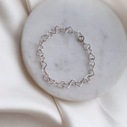 "Alara" silverarmband med silverhj�rtan