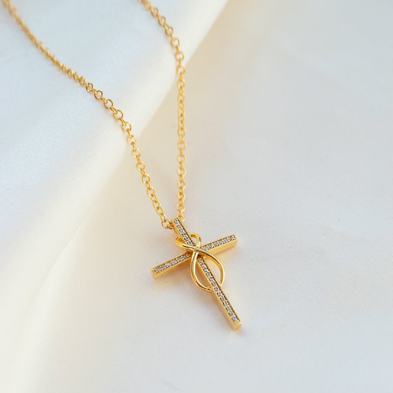 "Allana" krysskjede 18 karat gull belagt med Infinity