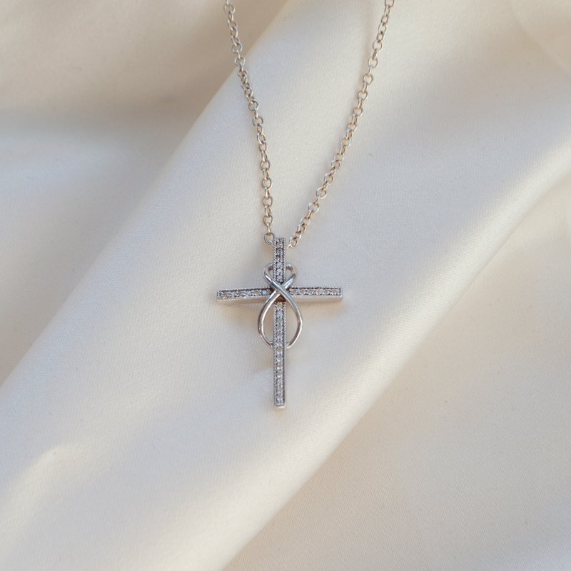 "Allana" krysskjede i s�lv med Infinity