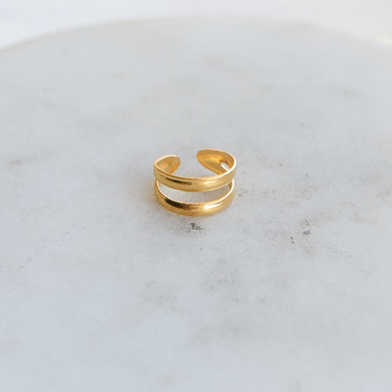 "Amber" earcuff i 18k forgylt sterlings�lv.