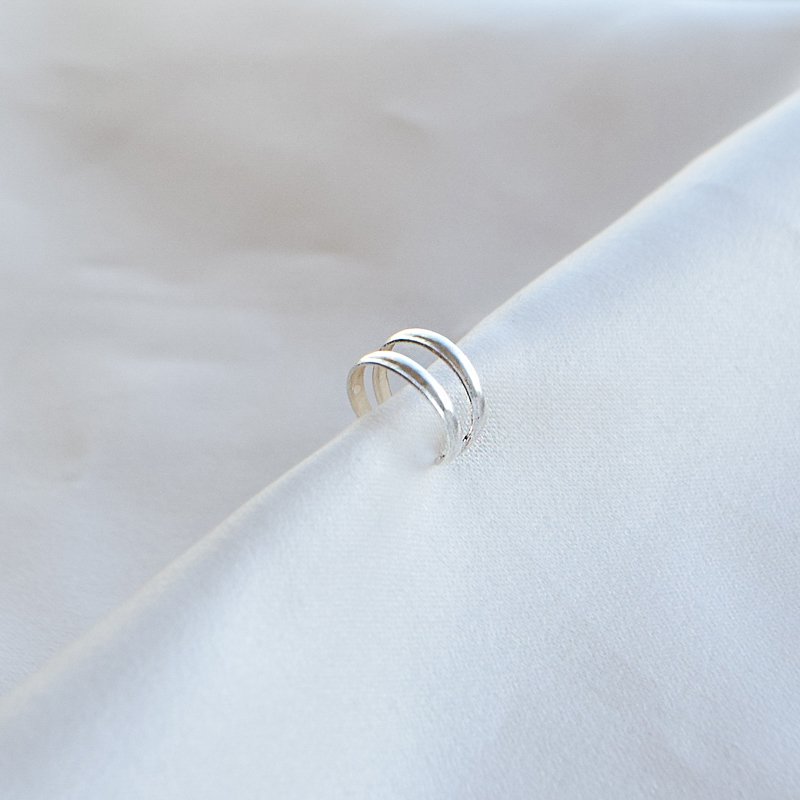 "Amber" earcuff i sterlings�lv.