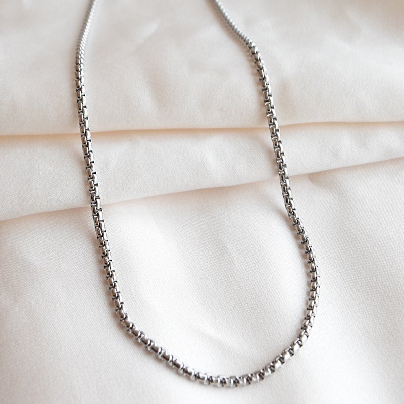 "Aston" halsband i st�l.