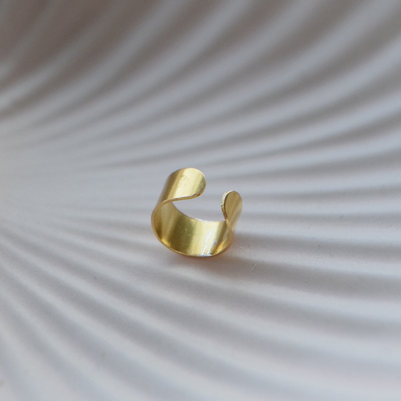 "Aya" earcuff i 18k gullbelagt s�lv