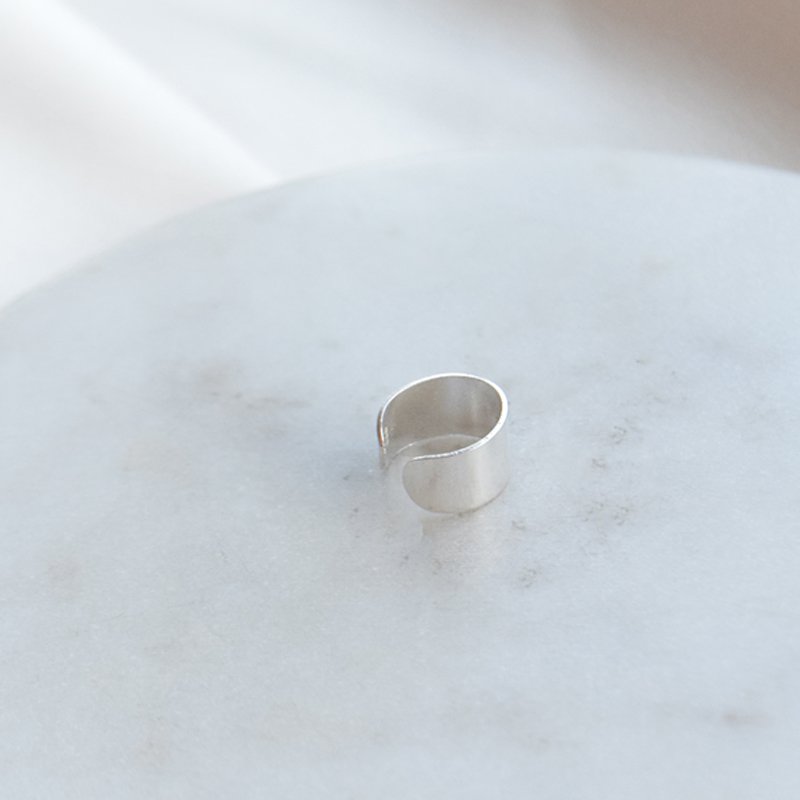"Aya" earcuff i sterling s�lv
