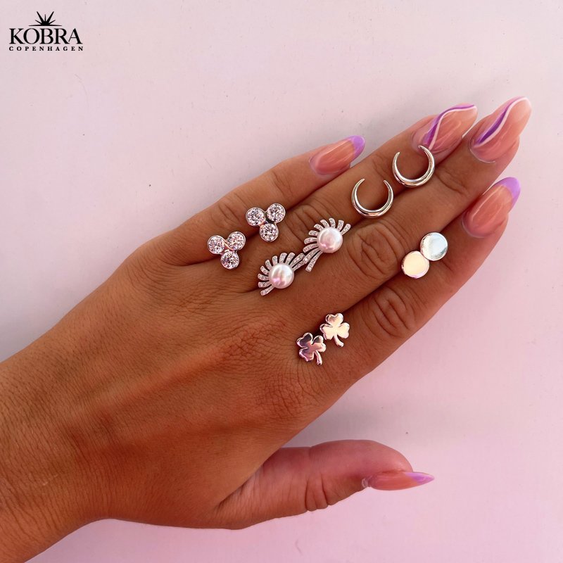 "Bellis" �restikker med trekl�ver i s�lv