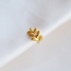 "Bloom" earcuff med bladdesign i 18k forgylt sterlings�lv.