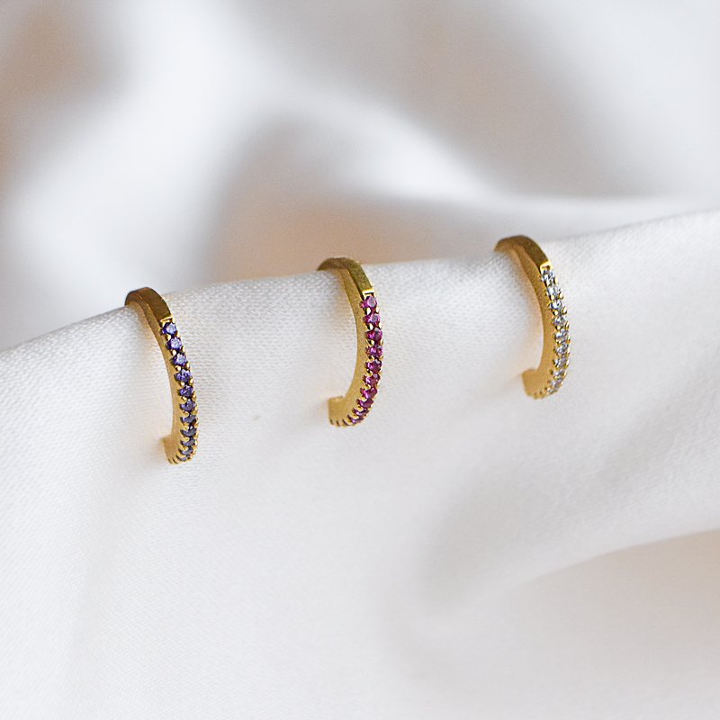 "Camille" earcuff i 18k forgylt sterlings�lv med zirkonia.