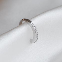 "Camille" earcuff i sterlings�lv med zirkonia.