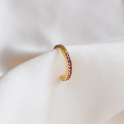 "Camille" earcuff i 18k forgylt sterlings�lv med zirkonia.