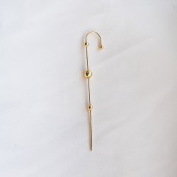 "Cayenne" earcuff / �repinne i 18k forgylt sterlings�lv med gullkuler.