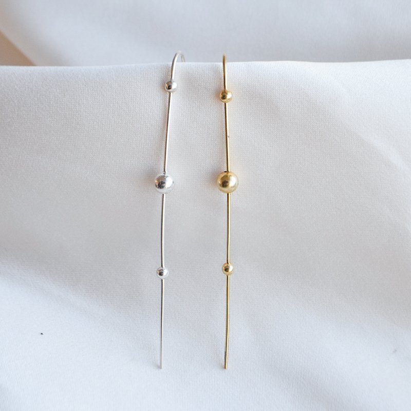 "Cayenne" earcuff / �respyd i sterlings�lv med s�lvkuler.