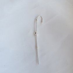 "Cayenne" earcuff / �respyd i sterlings�lv med s�lvkuler.