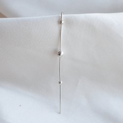 "Cayenne" earcuff / �respyd i sterlings�lv med s�lvkuler.