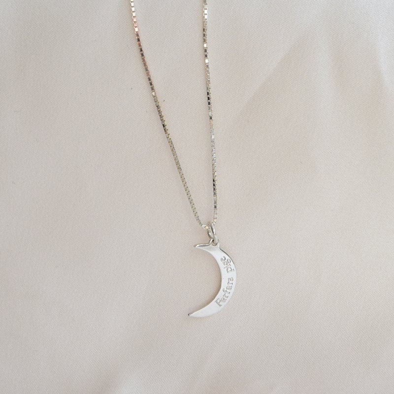 "Celena" necklace in sterling silver with a moon and personal engraving