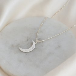 "Celena" necklace in sterling silver with a moon and personal engraving