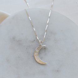 "Celena" necklace in sterling silver with a moon and personal engraving
