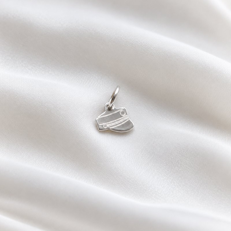 Charm - small silver graduation cap