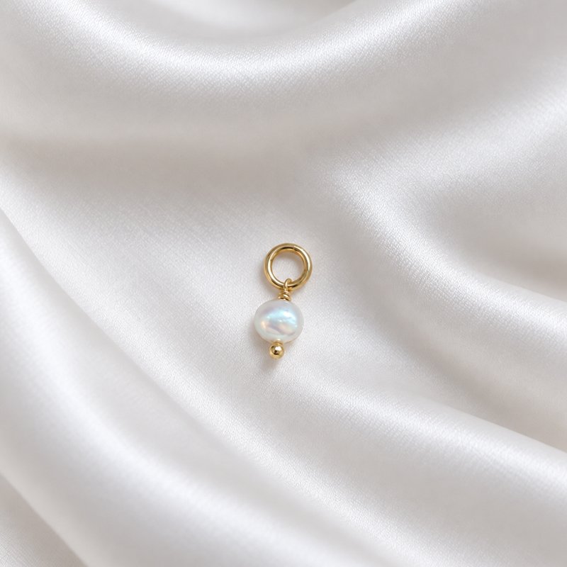 Freshwater pearl - loose charm, plated gold 6 mm
