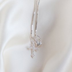 Charm - silverkors med sten