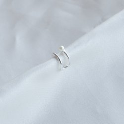 "Clay" earcuff i sterlings�lv med perle.