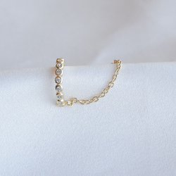 "Colleen" earcuff i 18 karat forgylt med kjede.