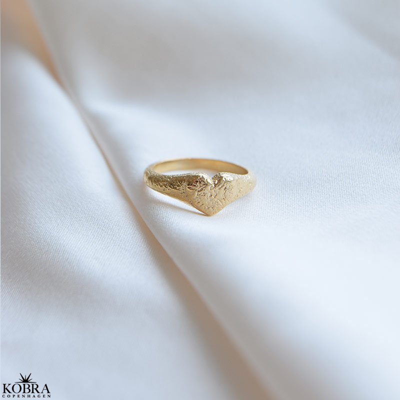 "Esther" Crushed Heart Ring i 18 karat forgyldt