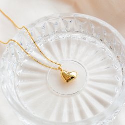 "Elske" heart-shaped locket necklace in gold