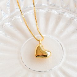 "Elske" heart-shaped locket necklace in gold
