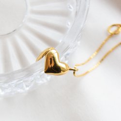 "Elske" heart-shaped locket necklace in gold