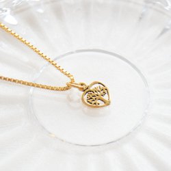 "Sigrid" hjerteformet halskjede med livets tre i gull