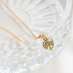 "Sigrid" hjerteformet halskjede med livets tre i gull