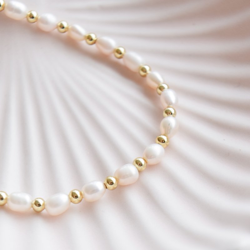 "Royal" pearl anklet with gold balls