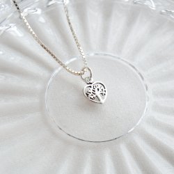 "Sigrid" hjerteformet livets tr� halsk�de i s�lv