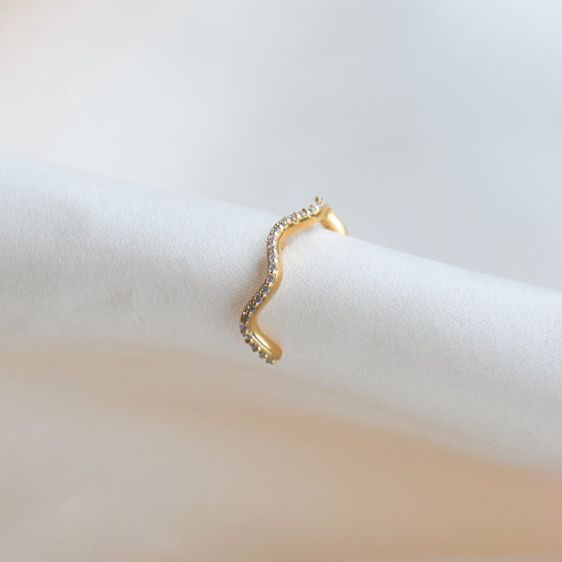 "Lake" guld ear climber med zirkonia sten