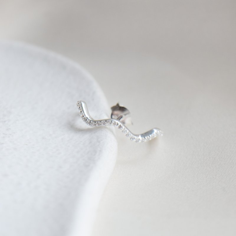 "Lake" s�lv ear climber med zirkonia sten