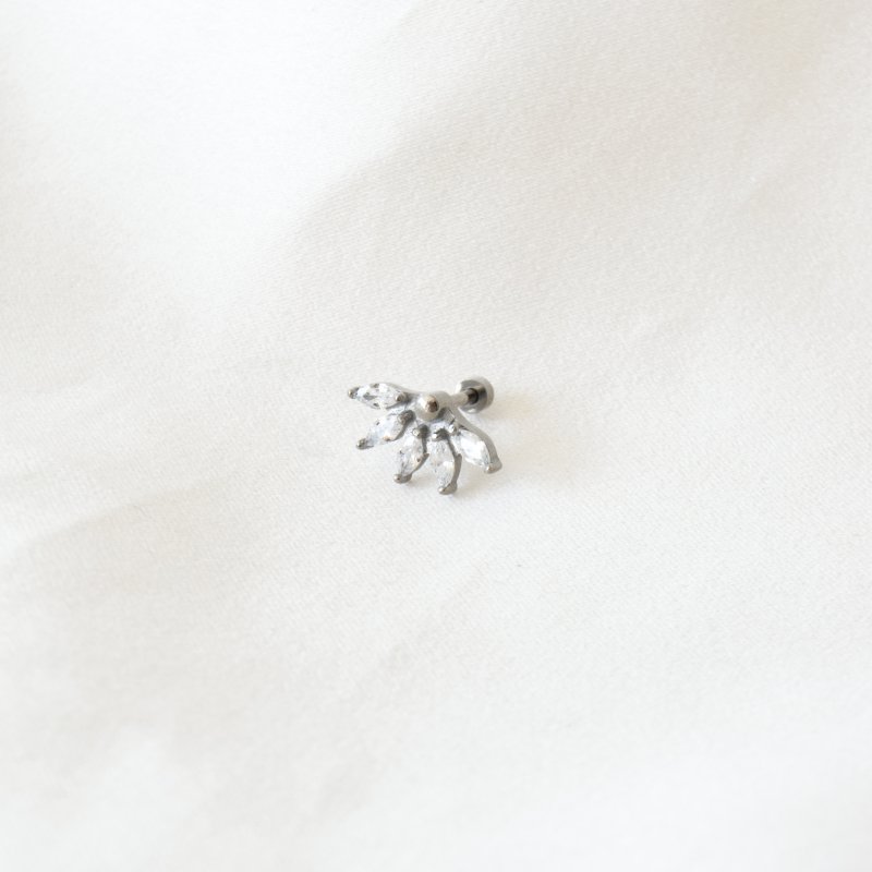 "Liora" piercing med vifte design(1 stk.)