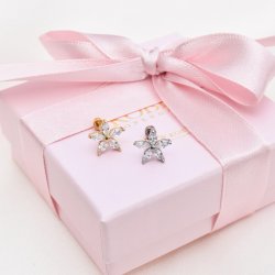 "Zara" piercing med blomst (1 stk.)