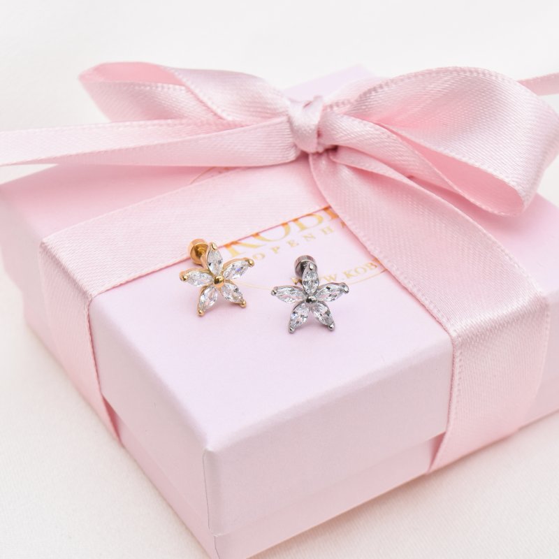 "Zara" piercing med blomst (1 stk.)