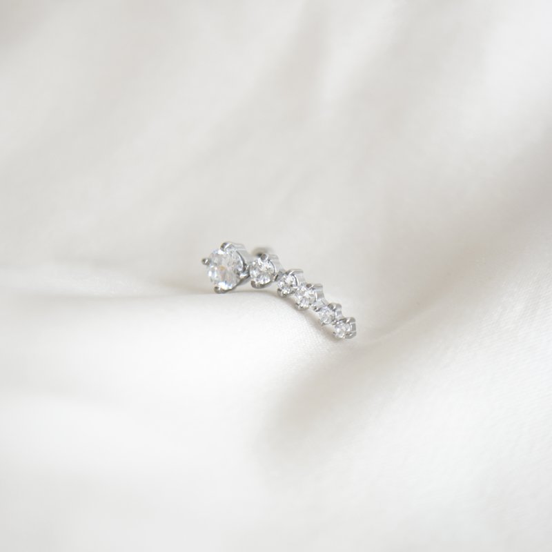 "Harlow" piercing med zirkonia bue