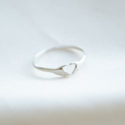 "With Love" s�lv hjertering med h�nder