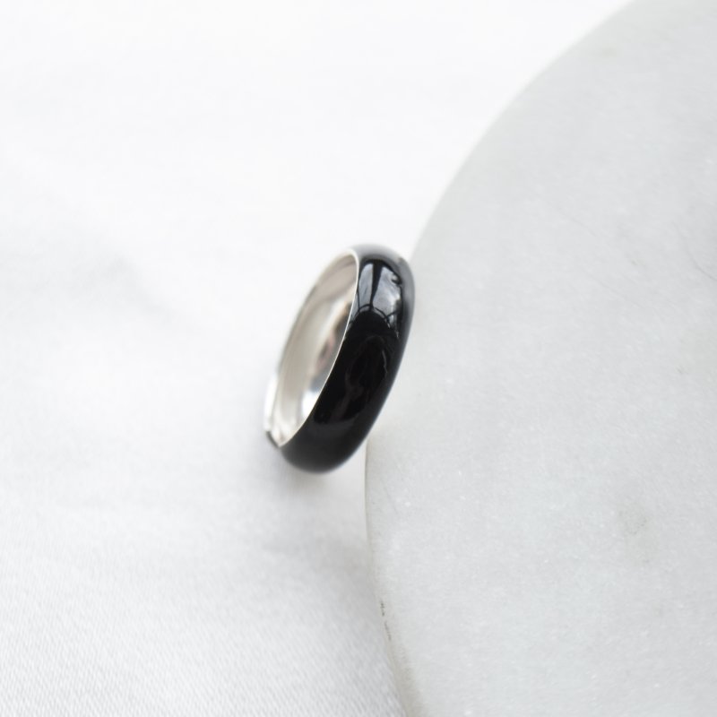 "Zora" with a simple black design