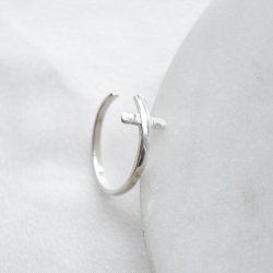 "Cleo" silver toe ring with a minimalist cross design