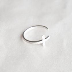 "Cleo" silver toe ring with a minimalist cross design