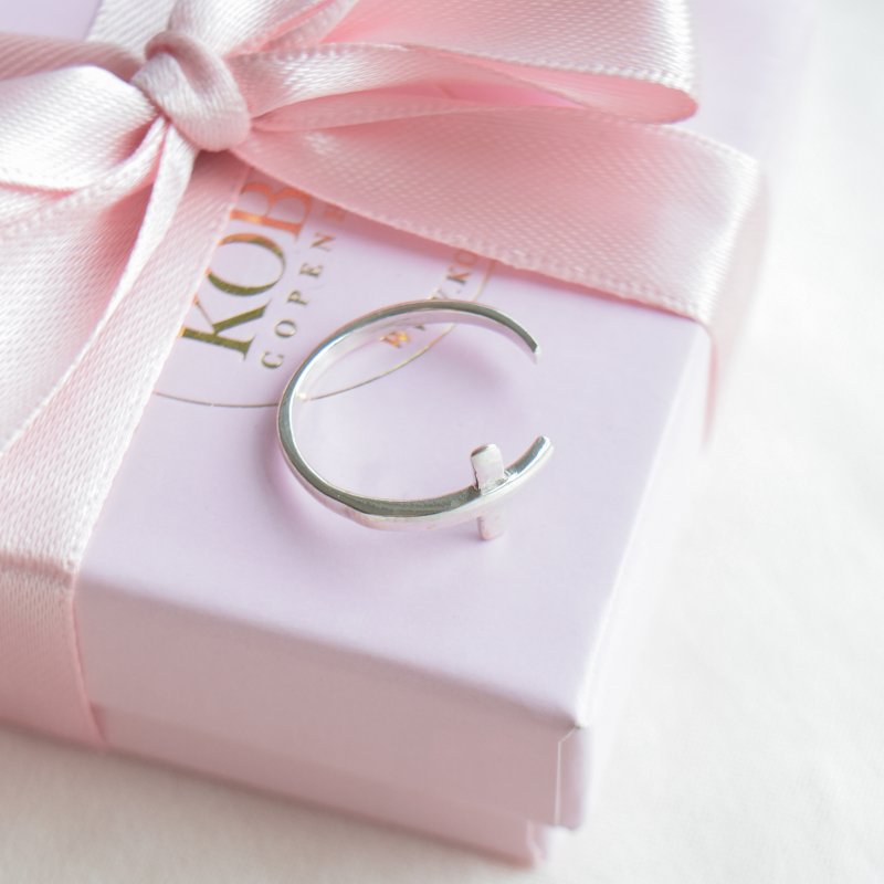 "Cleo" silver toe ring with a minimalist cross design