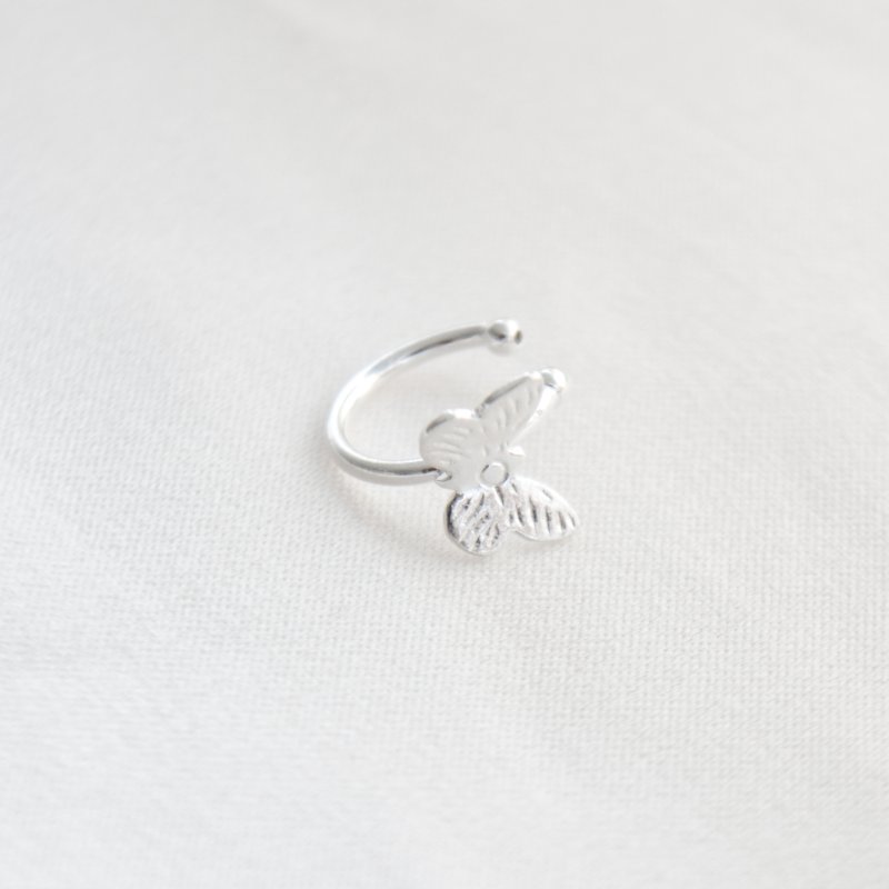 "Fia" silver ear cuff with a delicate butterfly design