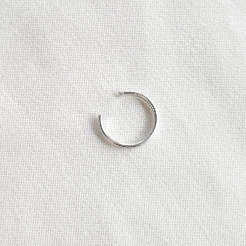 "Simple" silver ear cuff with a minimalist design