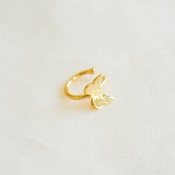 "Fia" gold-plated ear cuff with a delicate butterfly design